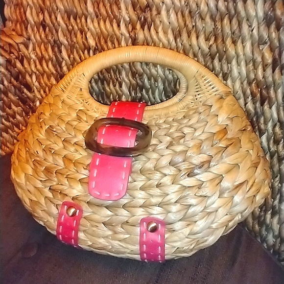 Sondra Roberts Handbags - NWT Sandra Roberts Gorgeous weaved bag